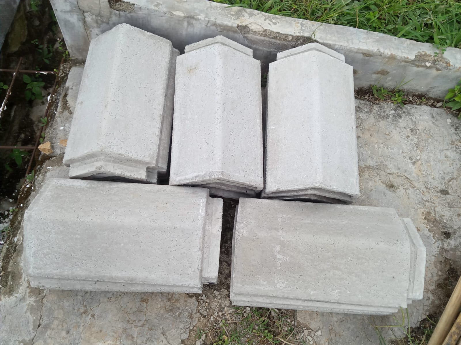 Nok genteng beton flat polos